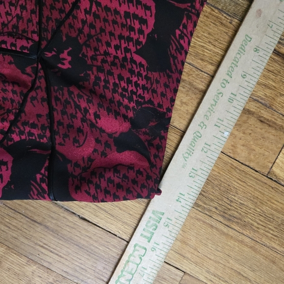 Coldwater Creek Skirt Size PM Jersey Stretch A-Line Red Black Floral - Picture 9 of 11